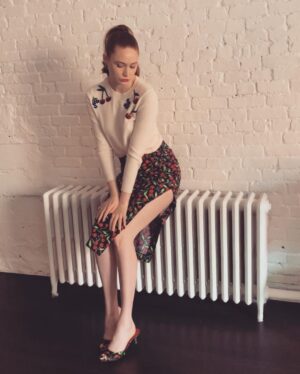 Karen Gillan Instagram - 🍒Carolina Herrera show 🍒

Hair @thedavidcruz 
Make up @kaleteter 

#nyfw