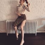Karen Gillan Instagram - 🍒Carolina Herrera show 🍒 Hair @thedavidcruz Make up @kaleteter #nyfw