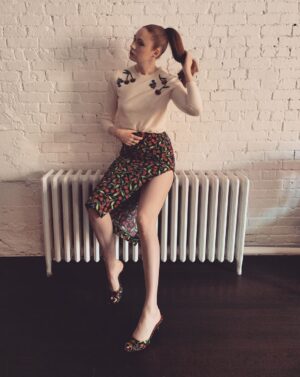 Karen Gillan Instagram - 🍒Carolina Herrera show 🍒

Hair @thedavidcruz 
Make up @kaleteter 

#nyfw