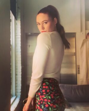 Karen Gillan Instagram - 🍒Carolina Herrera show 🍒

Hair @thedavidcruz 
Make up @kaleteter 

#nyfw