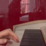 Karen Gillan Instagram - Back to piano school 🎹 #piano #pianoplayer #schumann #classicalpiano #inneedofamanicure