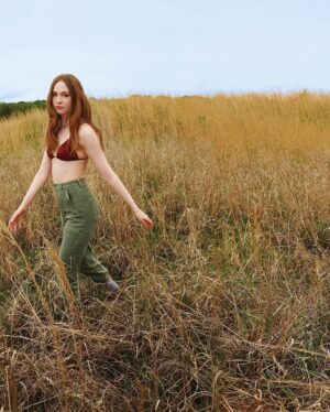 Karen Gillan Instagram - It felt good and actually rather cathartic to open up to @womenshealthmag about self care and dealing with anxiety. 

Thanks for having me! 

@HMEBookings
Editor-in-chief: @lizplosser
Entertainment Director: @maxwelllosgar
Photographer: @aingeruzorita
Interview: @verapapisova
Stylist: @kgsaladino
Hair: @bobbyeliot
Makeup: @kaleteter
Manicure: Aarika Dillard