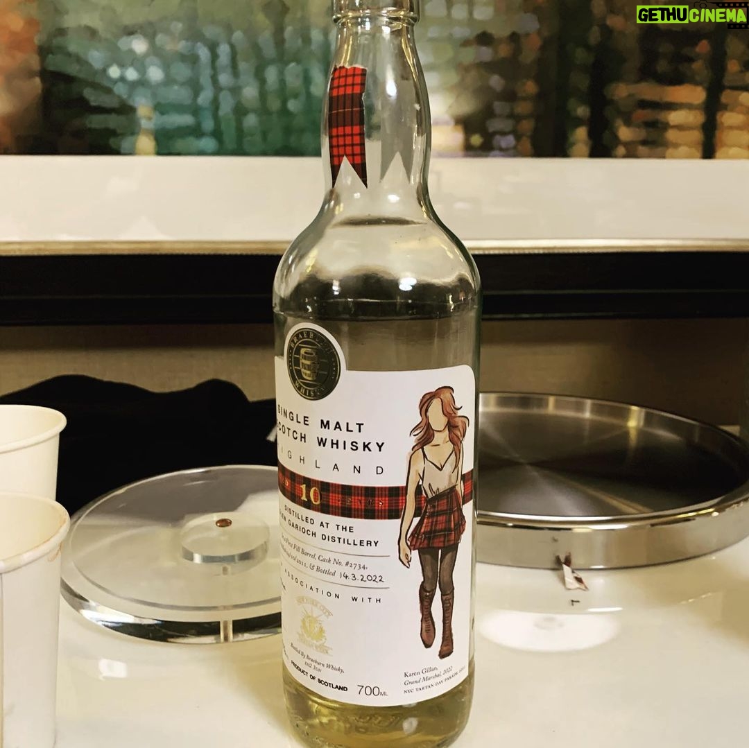 Karen Gillan Instagram - The best part of Tartan Day was getting to spend it with my favourite women on this planet. I got to have my best friends march with me. Most from Scotland. Some from America. One from France. We were kindly gifted a bottle of whisky made especially for us! Scottish lassies won’t ever turn away a good dram so…for the last video I can only apologize 🤣🤣