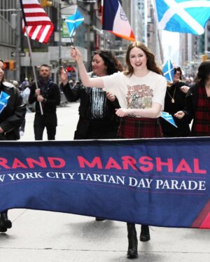 Karen Gillan Instagram - Such an honor and an absolute BLAST to be the Grand Marshal for this years Tartan Day Parade in New York City. 

We celebrated all things Scottish in my exquisite kilt made by the talented as hell @howiekilt 

Thanks for having me Tartan Day!!! 

#tartandayparade