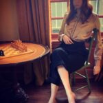 Karen Gillan Instagram - Watches the queens gambit once and…