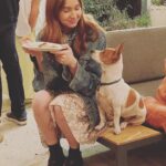 Karen Gillan Instagram - A ginger human meets a ginger dog 🐶