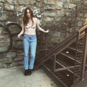 Karen Gillan Instagram - Haven’t posed in while, as you’ll see if you dare to swipe 🤗