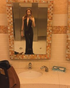 Karen Gillan Instagram - What we do in the bathrooms… …of award shows. @katieparkerpics Hair @bykileyfitz Make up @fionastiles Style - story time! I left it to the last minute and had NO outfit to wear but @jessicaclements came to the rescue! She pulled this amazing dress for me from her wardrobe…everyone needs a friend as stylish as Jess. ❤️ Los Angeles, California