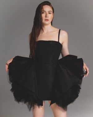 Karen Gillan Instagram - @fault_magazine 

Photographer / Creative Director / Producer: @raenbadua
Stylist:  @lucakingston @thewallgroup
Hairstylist: @bobbyeliot 
Makeup Artist: @ninapark
1st Photo Assistant: @mlmc_tmp
2nd Photo Assistant: @vincent_madero
Style Assistants: @nataliescec @chicanojimbo
Hair Assistant: @selina.boon.beauty
Studio: @goinspire.studio
Studio Manager: @jonahcgozlan