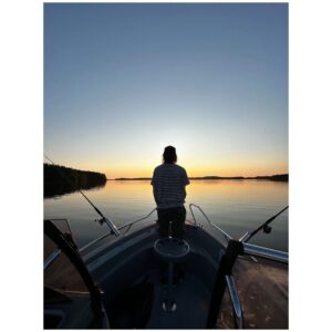 Kari Hietalahti Instagram - Trolling at One Point Perspective 🌕 with @sakari_hietalahti 
•
#trolling #onepointperspective #LakeSaimaa💙 #pikeperchfishing #pikefishing #lakeatsunset #sunset_pics #opminternational #yamahamotorfinland #yamarincross #skifferrestaurant