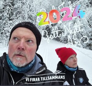 Kari Hietalahti Instagram - Gott Nytt År🐰 Vi firar tillsammans och vi åker skidor👑
•
#gundeblacksvan 🦤 #14km #195km✔️ #fiscerski #fischermaastohiihto #fischertwinskin #rossignolskinskis #customski  #paloheinä #helsinkiskiweeks #xcskiing #suomenlatupaloheinä