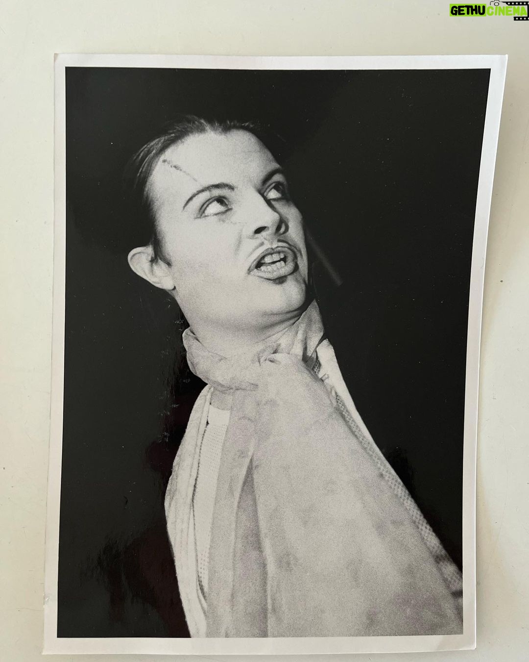Kari Hietalahti Instagram - ”Barber of Seville - Count Almaviva” 🎭 KOM Theater 1992 🎪 Documentary of KOM now @yleareena 🌹 Photo @riikkapalonen 📸 • #komteatteri #komtheater #barberofseville #countalmaviva #documentary #yleareena KOM-teatteri
