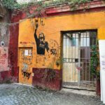 Kari Hietalahti Instagram - Murales Totti 🐺 • #francescototti #muralpainting #asroma #asromavsinter #forzaroma💛❤️ #muraletotti #streetart Via Del Pozzuolo