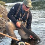 Kari Hietalahti Instagram – When you lose a big guy ( + 15 kg), the little guys comfort you 🐳 
•
#atlanticsalmon #visionflyfishing #norway🇳🇴 #finnmark #salmonflyfishing #released #superflies Lakselv