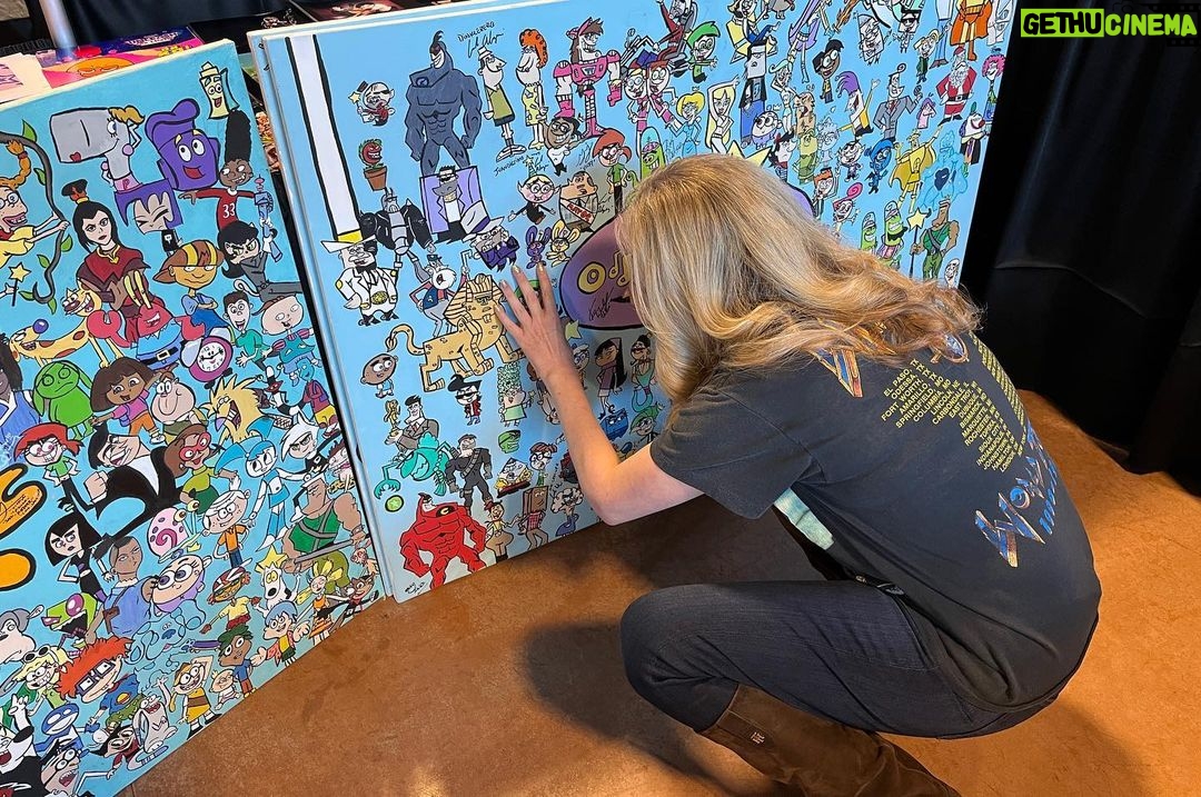 Kari Wahlgren Instagram - Blown away by this young artist’s @nickanimation collages! Such an honor to sign them!!😍@scifivalleycon