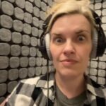 Kari Wahlgren Instagram - 🎙️ “If you use my recipe, send me a gold piece!” 😉 I always love working on Clash-A-Rama, especially when it involves baking! 🧁 Check out the Clash of Clans Holiday special short: ‘Goblin Baker’s Cookie Chaos’ on Youtube! #behindthescenes #holidayspecial #clashofclans #voiceover