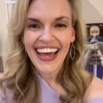 Kari Wahlgren Instagram - Happy Holidays! 🎁🎄 I’ll be taking last minute requests on @cameo, so be sure to get them in! 💗