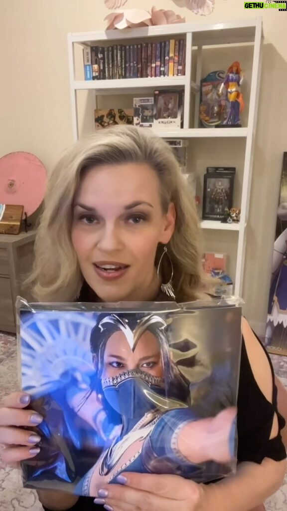 Kari Wahlgren Instagram - Today’s the day! ⚔️ Join me along with the MK1 cast for a live Q&A and then get your favorite Kitana and Mileena prints signed! Check the comments below or in my profile for the special link. #mk1 #mortalkombat #livesigning #voiceover