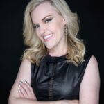 Kari Wahlgren Instagram - Who’s ready? Starting the countdown for a live stream signing with all of you! 💗 Check the link in my profile for all the details. #mortalkombat #autograph #signing #mileena #kitana #mk1 #streamily