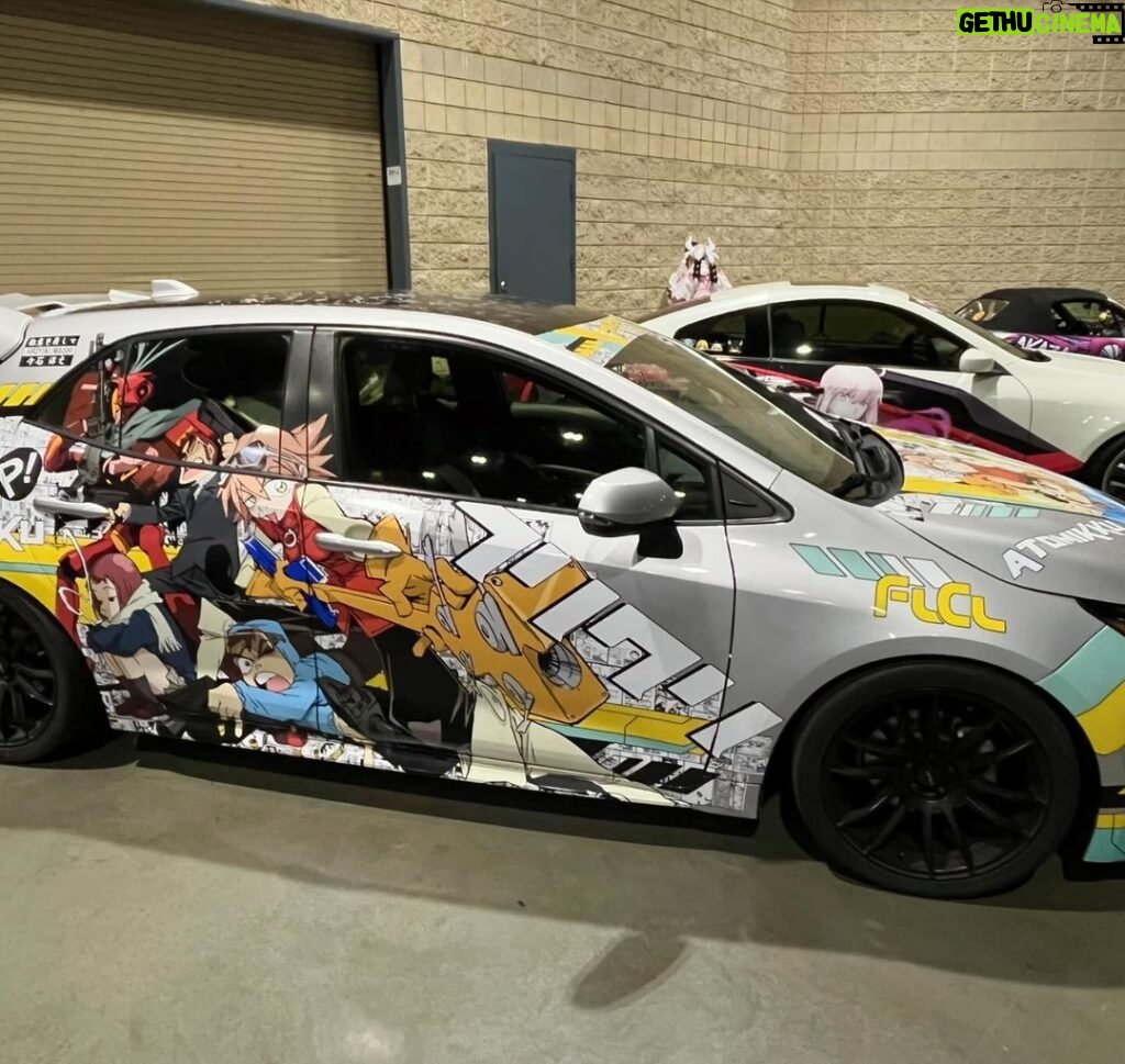 Kari Wahlgren Instagram - WOW! Look at these FLCL and Saber Alter Cars! 😱😍😍 Amazing cosplay and wonderful fans at day two of @kamicon_official! 💗 #convention #anime #fanart #cosplay #fandom #voiceover #videogames