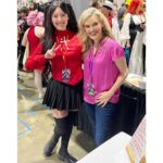 Kari Wahlgren Instagram - WOW! Look at these FLCL and Saber Alter Cars! 😱😍😍 Amazing cosplay and wonderful fans at day two of @kamicon_official! 💗 #convention #anime #fanart #cosplay #fandom #voiceover #videogames