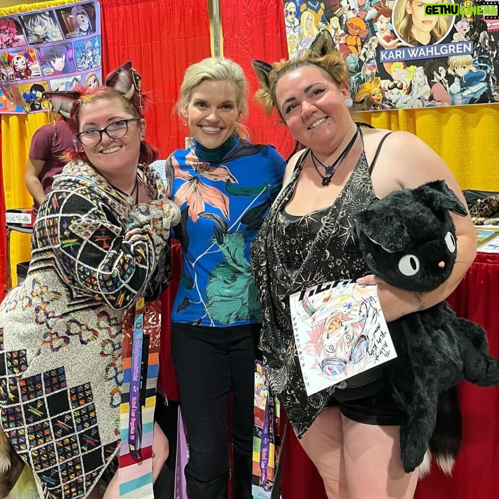 Kari Wahlgren Instagram - 💗A huge heartfelt thank you to everyone at @anime_los_angeles. It was a wonderful weekend and I loved seeing all of you! Here’s hoping we can do it all again next year. PS - huge shoutout to @thekit for my GORGEOUS shirt. I got so many compliments on it today! 😍 #anime #convention #autographsigning #voiceover #fandom #cosplay Long Beach Convention and Entertainment Center