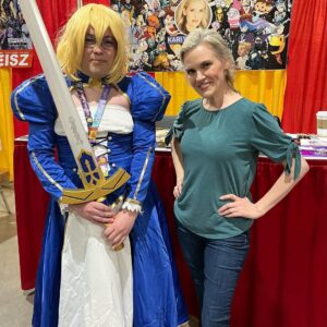 Kari Wahlgren Instagram - What an incredible first day of @anime_los_angeles! The fans could not have been more wonderful.…Looking forward to day two! 😎

(PS- My recent favorite thing is taking elevator pictures of people in cosplay. It just makes me so happy… 😍 So prepare to be photobombed at future conventions. 🤪🥰)

#anime #convention #flcl #voiceover #cosplay #fandom