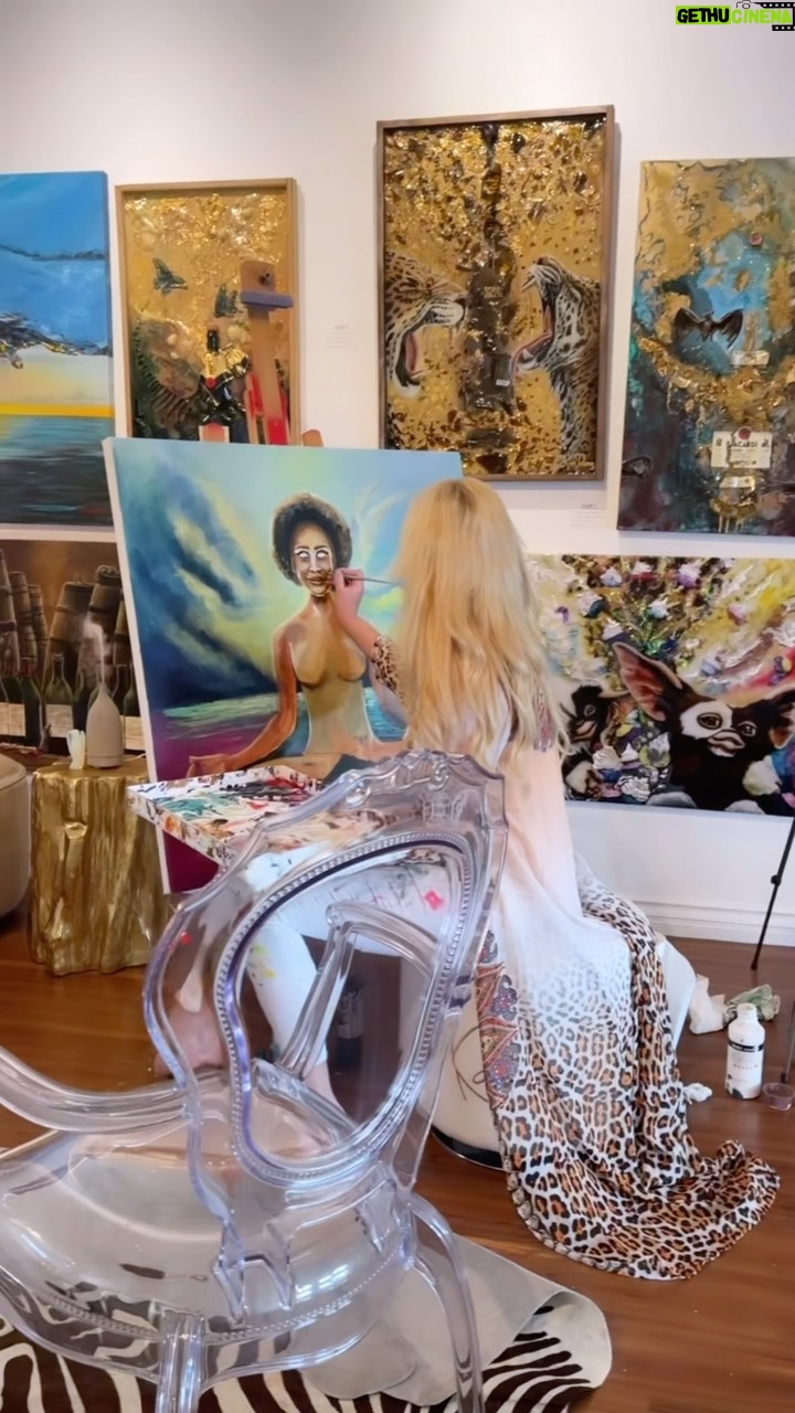 Karin Brauns Instagram - Sunday funday at the gallery capturing @sherinamikasa beauty & soul.. more to come @colorfulsinartgallery #sundayfunday #art #artist #weekend #manhattanbeach #charkra #actors #memorialday #beach #la Manhattan Beach, California