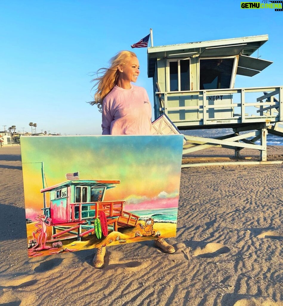 Karin Brauns Instagram - When you think it’s a great idea to finish up your painting at sunset on the beach and it turns out to be a storm disaster 😬 #manhattanbeach #art #artist #artsale #gallery #beach #popart #pinkpanther #socal #garfield #cartoons #socal #pink #lifeguardtower #wind #ocean #moments @colorfulsinartgallery Manhattan Beach, California