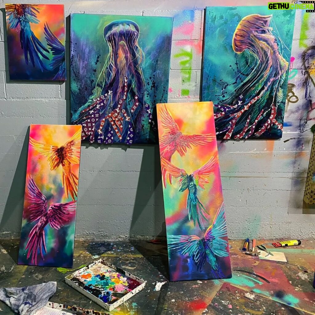 Karin Brauns Instagram - New artworks are coming to life, spread your wings and go with the flow! . . . . . . . #artworld #artlife #artlife #artoftheday #nature #jellyfish #sealife #seaart #ocean #blue #water #artgalleries #karinbrauns #karinbraunsgallery #colorfulsinartgallery #acrylicpainter #paintingprocess #painter #viralpost #bright #colorpallete #wings #butterfly #naturelovers #natureaquarium #sealovers #animalart Manhattan Beach, California