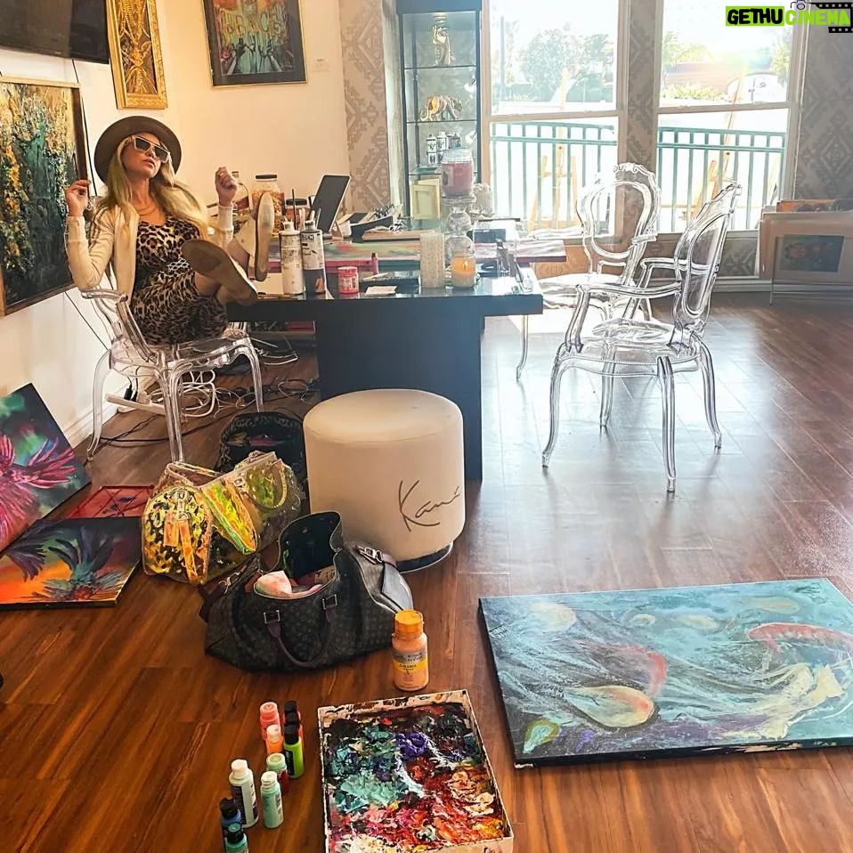 Karin Brauns Instagram - I love Mondays! A fresh start. The chance to set a new tone for the rest of the week. A great day to be alive. @colorfulsinartgallery . . . . . . #artoftheday #instaart #arte #contemporaryart #creative #gallerywall #artwork #painting #artistsoninstagram #actress #model #hollywood #artistlifestyle #mondaymood #mondayquotes #artist #californiaadventure #californialove #instagood #artgallery #owner #paintingprocess #actresslife #art #artwork #photooftheday #newgallery #losangeles #karinbrauns Manhattan Beach, California