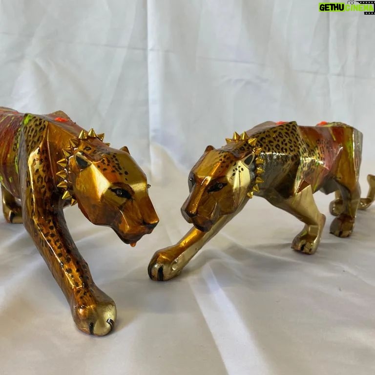 Karin Brauns Instagram - Happy Caturday "Luxurious Predators" Original sculpture made by Karin Brauns DM for more inquiries . . . . . . . #lion #tigers #lionart #artist #artwork #handmade #cheetah #leopard #animal #ankmalsculptures #wild #sculpture #artistsoninstagram #contemporarysculpture #modernart #interiordesign #instaart #ceramics #statue #artoftheday #artcollector #saturday #caturday #caturdayvibes #karinbraunsgallery #karinbrauns Manhattan Beach, California