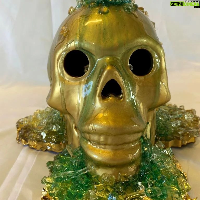 Karin Brauns Instagram - "Skull It" Original sculpture made by Karin Brauns DM for more inquiries . . . . . . . #skullart #skulltattoo #skeleton #artist #artwork #handmade #bones #death #horror #skullartwork #skulllove #sculpture #artistsoninstagram #contemporarysculpture #modernart #interiordesign #instaart #ceramics #statue #artoftheday #artcollector #karinbraunsgallery #karinbrauns Manhattan Beach, California