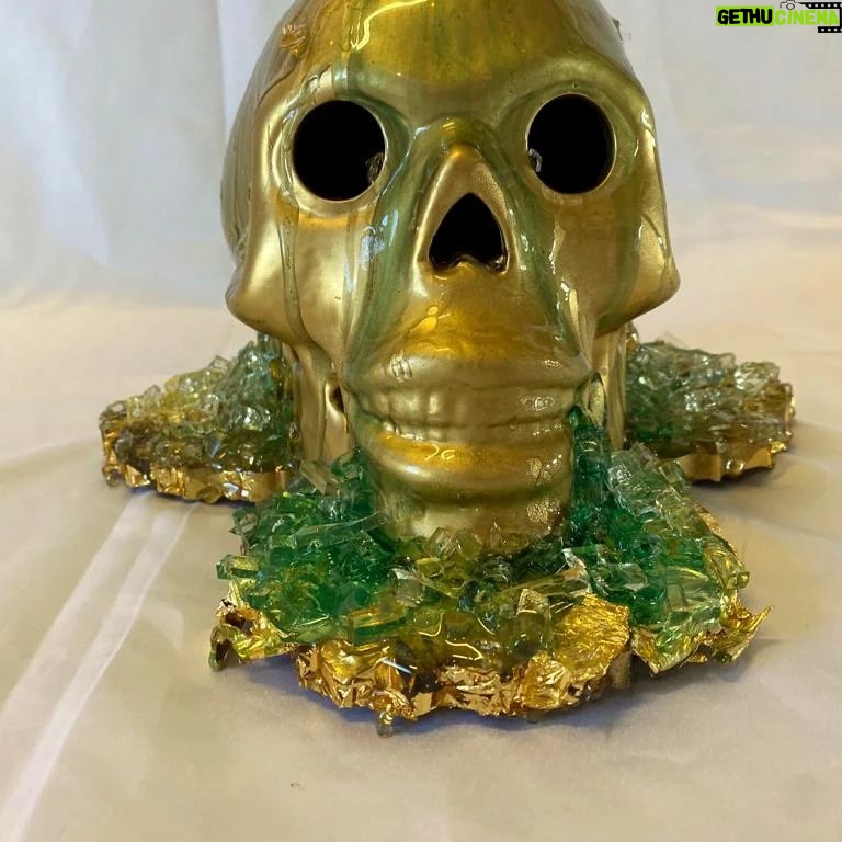 Karin Brauns Instagram - "Skull It" Original sculpture made by Karin Brauns DM for more inquiries . . . . . . . #skullart #skulltattoo #skeleton #artist #artwork #handmade #bones #death #horror #skullartwork #skulllove #sculpture #artistsoninstagram #contemporarysculpture #modernart #interiordesign #instaart #ceramics #statue #artoftheday #artcollector #karinbraunsgallery #karinbrauns Manhattan Beach, California