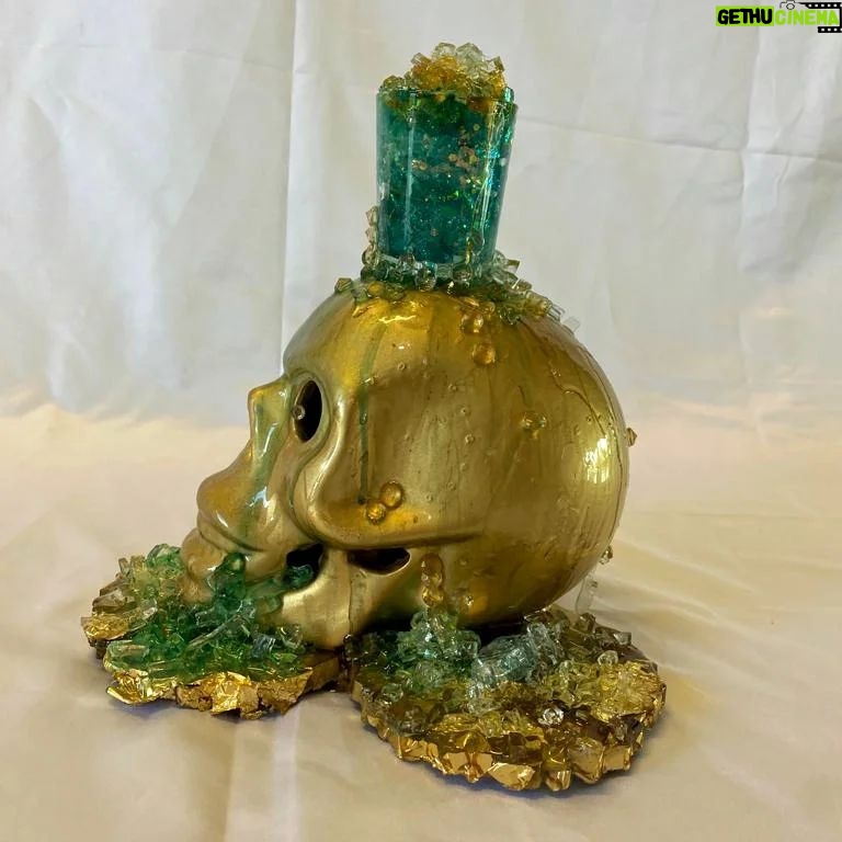Karin Brauns Instagram - "Skull It" Original sculpture made by Karin Brauns DM for more inquiries . . . . . . . #skullart #skulltattoo #skeleton #artist #artwork #handmade #bones #death #horror #skullartwork #skulllove #sculpture #artistsoninstagram #contemporarysculpture #modernart #interiordesign #instaart #ceramics #statue #artoftheday #artcollector #karinbraunsgallery #karinbrauns Manhattan Beach, California