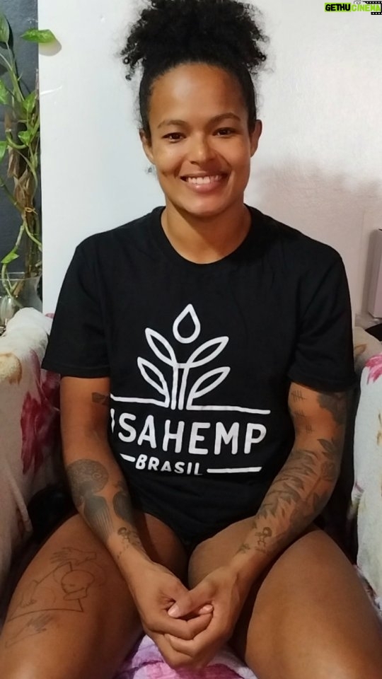 Karine Silva Instagram - Fala Galera... SUPER NOVIDADE!!! Saiu meu link da @medicalhempbrasil para que vocês possam estar tirando suas dúvidas sobre a Cannabis Medicinal, além de adquirir os produtos da @brasilusahemp . Então usem sem moderação, acessem o link, perguntem, conheçam e descubram os benefícios da Cannabis Medicinal. Link Fixo na Bio Qrcode + link nos destaques. Obrigada @brasilusahemp @corina_usahemp @medicalhempbrasil @lebiasi #cannabidial #usahemp #medicalhemp #medicinacannabica #cannabica #medicinamilenar #tdah #autism #doencascronicas #cbd #paingel #medicinaalternativa #ansiedade #insonia