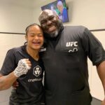 Karine Silva Instagram - Que satisfação poder encontrar meu amiguinho @that_damn_tate , apesar dele não fazer as minhas mãozinhas hoje, ele fez na minha estréia e segundo ele é a menor mão que ele já fez no UFC. What a pleasure to be able to meet my little friend @that_damn_tate , although he didn't do my little hands today, he did on my debut and according to him it's the smallest hand he's ever done in the UFC. Foto de 04/05/22 e 22/04/23 #ufcbrasil #ufcfighter #ufcfightnight #ufc #ufcfightnight #lasvegas #ufcvegas71 #ufcfigthpass #ufcfightnight #ufcvegas