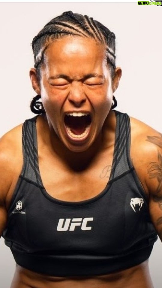 Karine Silva Instagram - As várias fazes de um Camp 🤣 Da animação ao cansaço.. Do amor ao ódio.. Da dieta até a vontade de comer os rebocos.. Mas no final: Sai tudo como planejado #treino #artemarcial #mma #ufcbrasil #ufc #boxe #juijitsu #sparing #wrestling #psicologiapositiva #preparacaofisica #killerkarine #karinekiller #gileribeiro #curitiba #brasil #lasvegas #ufcfightpass #abril #mundo #lutafeminina #lutecomoumagarota