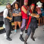 Karine Silva Instagram - Hoje foi dia de prestigiar esses piratas do Caribe Brasileiro em Balneário Camboriú... Obrigada Piratas pelo entretenimento @apocalipsebc @pirata_sanembc @piratabatata