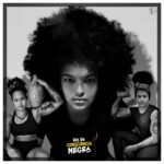Karine Silva Instagram - A cada 23 minutos, um jovem negro morre no Brasil. Mulheres negras são as que mais sofrem violência doméstica. Quatro em cada dez jovens negros não terminam o ensino médio. Se nada for feito, apenas no ano 2089 negros terão uma renda média igual a dos brancos. Ainda assim, diante de um cenário como esse, há quem duvide da importância do Dia da Consciência Negra, celebrado em 20 de novembro. A data foi incluída oficialmente no calendário escolar em 2003, quando a obrigatoriedade do ensino da história e cultura afro-brasileira virou lei. Foi nesse dia, no ano de 1695, que Zumbi, último líder do Quilombo dos Palmares, foi assassinado. Outra figura que merece destaque é a esposa de Zumbi, Dandara dos Palmares, que lutou pela libertação total das negras e dos negros no Brasil. Quando falamos de Consciência Negra, muitos outros heróis também merecem ser lembrados:  Nelson Mandela, Martin Luther King, Rosa Parks, Alice Walker, Angela Davis, entre outros. Personalidades que representam a luta do povo negro no mundo. "Tudo é mais difícil para um negro. Você tem que provar 100 vezes que você é o melhor. É cansativo, duro, doloroso. Se você não tiver uma força extraordinária, não consegue passar por isso." (Glória Maria) #consciencianegra #brasil #racismo #negros #blacklivesmatter #vidasnegrasimportam #racismo #crime #blackpower #amor #movimentonegro #respeito #psol #negro #negritude #vidasnegras #fogonosracistas #mulheresnegras #lulapresidente #bomdia #lico #blackisbeautiful #panafricanismo #negra #afrofuturismo