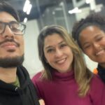 Karine Silva Instagram - O mundo da luta é fascinante.. engana-se quem pensa que é só subir no octógono e "sair na mão". Tem muito treino físico, estratégia e treino mental. A luta te obriga a sair da zona de conforto, ela te educa, te incentiva a evoluir e se não fosse a luta, com certeza eu não estaria aqui com a @myliveplus aprendendo outro idioma. Gratidão @myliveplus @andrebueno93 @deniseivanoski @rhii_cruz #aulasdeingles #myliveplus #inglesonline #myliveplusidioma #idiomaingles #karinekiller #killerkarine #karinesilva #karinekillerufc