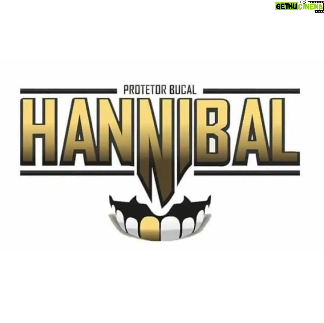 Karine Silva Instagram - Para aqueles que não conhecem, Hannibal @hannibalprotetorbucal é uma linha de protetores bucais personalizados tanto para atletas profissionais, quanto para amadores. A prática de esportes, mesmo aqueles de modalidades mais leves, pode resultar em lesões bucais e traumatismos. Isso porque o contato físico e os impactos são muito frequentes, oferecendo risco de acidentes com as estruturas da região da boca. Por isso, o uso do protetor bucal é indicado como prevenção a esses casos. Ele é um equipamento de segurança indispensável, Além disso, interfere pouco na fala, não atrapalha a respiração e permite a deglutição de líquidos. É mais confortável porque não agride as gengivas, nem outros tecidos moles. Conta, ainda, com o diferencial da possibilidade de ser personalizado com desenhos, uma cor específicas e outras características, que o tornam único e exclusivo. Os modelos de protetor bucal personalizados são aqueles confeccionados para cada pessoa, portanto, encaixam-se perfeitamente na boca e na arcada dentária. Está esperando oq para encomendar o seu protetor bucal com a @dradianadepaula e o Jotinha da @hannibalprotetorbucal #hannibalmouthguard #protetorbucal #mouthguard #muaythai #kickboxing #mma #boxe #bjj #brazilianjiujitsu #jiujitsu #artesmarciais #artesuave #karatê #killer #karinekiller #ufc Curitiba, Paraná