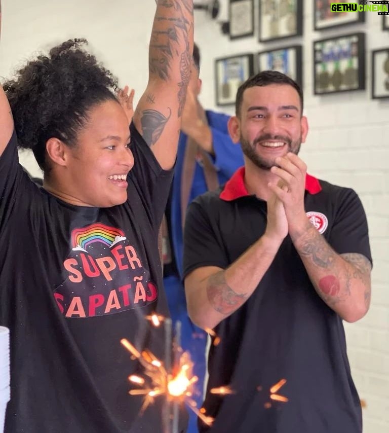 Karine Silva Instagram - Gratidão Time. Obrigada por todo carinho de sempre, mais um ano que comemoramos juntos de muitos que estão por vir. Esse aniversário está sendo ainda mais que especial, pois pude disfrutar ao lado de algumas pessoas que fazem a diferença em minha vida, obrigada pela parceria de sempre @bandit_mma12 e parabéns aniversariante. Feliz Novo ciclo pra gente 🎉🎊 Obrigada a todos por tornar uma parte do meu dia especial... @gileribeirobjj @balaobjj @simonesedor @tfpatrickcardoso @thiago.frasson @julio_migliorini @pedro_mmagr @maza_cunha @mma_rodrigo @chef.rafaelzucca @leonardomenacadorin @alanjhoni_ @lucaslacerdabjj @luoborio @diegomarlongr @camisbianca @ca_matosmma