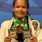 Karine Silva Instagram - Fala galera, tudo bem com vcs? Depois de praticamente 5 anos sem participar de nenhum campeonato com kimono, hoje eu participei do meu primeiro campeonato com a faixa marrom. Fiquei muito feliz com o meu desempenho nas lutas, apesar de não ter ganho no absoluto onde fiquei em segundo lugar, fiquei em primeiro lugar na categoria. Gostaria de agradecer a todos que torceram e gritaram por mim. Foi maravilhoso sentir essa energia novamente. Obrigada ao meu time é a todos que fazem parte dele. MESTRE: @gileribeirobjj MATE: @jonatanmaloqueiro / @ctsantafe_team PREPARADOR FÍSICO: @tfpatrickcardoso ACADEMIA: @basecorporal /@lucas_casanova82 PSICÓLOGO ESPORTIVO: @marcoantoniodossferreira NUTRICIONISTA: @lucasgossling MÉDICO: @drmozartmorais CBD: @brasilusahemp @usahemp @corina_usahemp @medicalhempbrasil EXAMES: @xleme.oficial DENTISTA: @dradianadepaula PROTETOR BUCAL: @hannibalprotetorbucal RECOVERY: @performancerecoverycwb / @andremiskalo MASSOTERAPEUTA: @terapiascezarnicolotti / @cezarnicolotti MEDICINA CANNABICA: @brasilusahemp / @medicalhempbrasil PRODUTOS NATURAIS: @emporio.topmix /@priscilla_carteri SUPLEMENTO NATURAL: @byounatural SUCOS E SALADAS: @sucos.sa.curitiba / @luis_dodl BALDINHO: @raphaelauad / @mmahoje TATUADOR: @diegorausis / @the_red_fox_tattoo ALIMENTOS DA DIETA: @vapza INGLÊS: @myliveplus / @andrebueno93 / @rhii_cruz Curitiba, Paraná