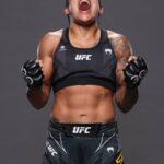 Karine Silva Instagram - Coragem e humildade são minhas armas na batalha, em busca da felicidade ou alguma coisa que o valha. Já que o rei não vai virar humilde, eu vou fazer o humilde virar rei. (Emicida) Bom Feriado a todos ᥫ᭡ UFC: ultimate fighting championship