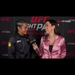Karine Silva Instagram - Uma pequena parte da minha entrevista pós-luta, com a maravilhosa futura mamãe @vevyrodrigues . Grata por todo carinho de vocês, estou muito feliz em ser a 1 mulher na história do UFC a ter 3 vitórias consecutivas por finalização. Isso é gratificante demais, é fruto de muito trabalho, construído com muito sangue, suor e lágrimas 😂 muitas lágrimas. Obrigada a todos Ps: quem me passou a informação da parte da troca de células foi meu maravilhoso Psicológico Esportivo @marcoantoniodossferreira #brasil #boston #ufcbrasil #ufc #ufcfightpass #ufcboston #ufc292 #UFC292 #UFCFightPass #ufc192 #ufcmassachusetts Ufc Boston