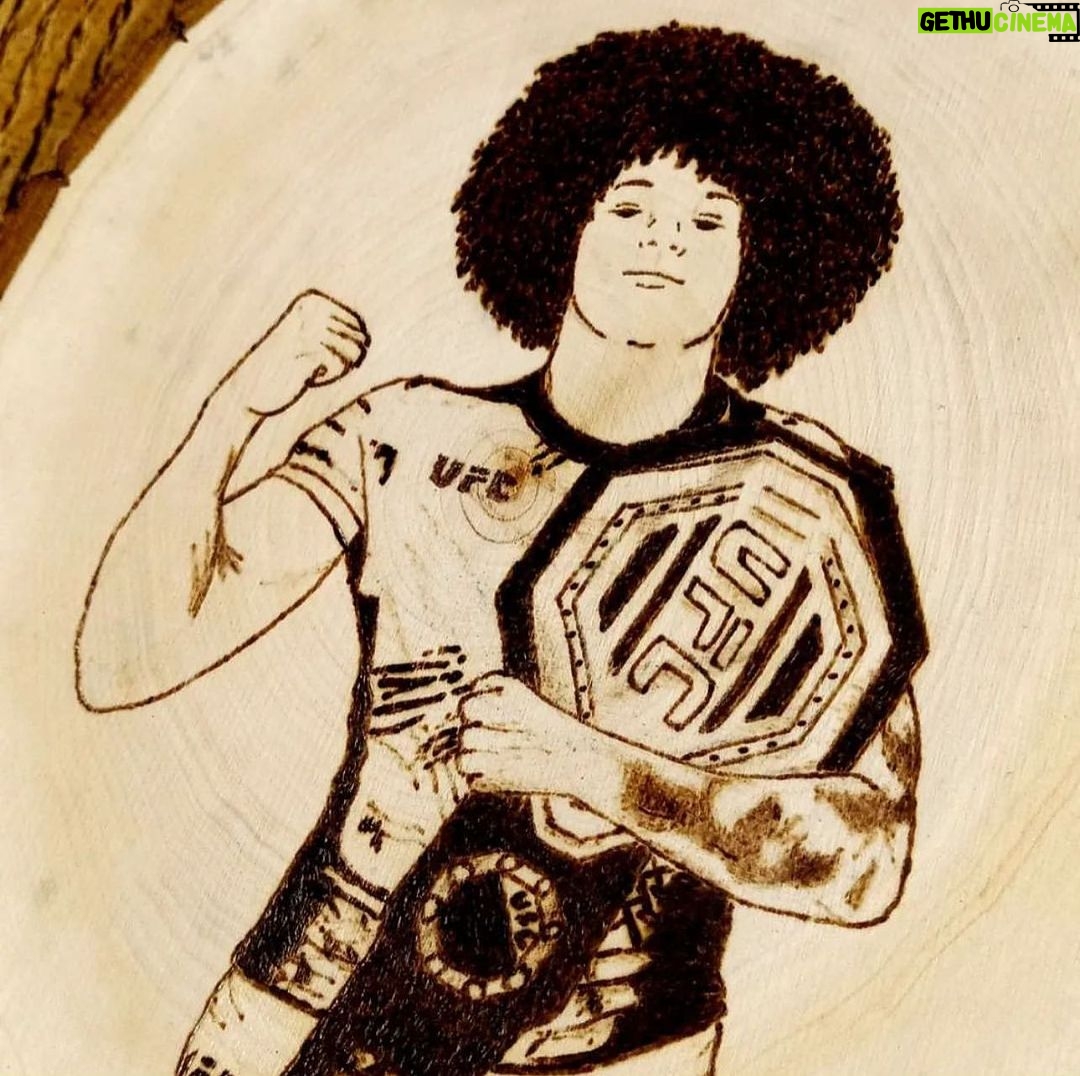 Karine Silva Instagram - Repost• @goble_ufc_cards So proud of our daughter @arials_art !! A beautiful woodburning of @karine_killer_ufc !! * Future Flyweight Champion! * We bought Arial the woodburning tools 4 years ago, when Arial was 10. Within a year, she had saved her own money and bought professional equipment. Countless hours of dedication followed and the results speak for themselves. WOW!! Several UFC fighters and one BKFC champion have Arial's woodburnings in their homes! Well done daughter.. Lacinda and I are very proud... your brother Paul is too!! - Robert Tão orgulhosa da nossa filha @arials_art !! Uma bela queimadura de @karine_killer_ufc!! * Futuro Campeão Peso Mosca! * Comprámos as ferramentas de queima de madeira para Arial há 4 anos, quando Arial tinha 10 anos. Em um ano, ela poupou o seu próprio dinheiro e comprou equipamento profissional. Inúmeras horas de dedicação seguidas e os resultados falam por si... UAU!! Vários lutadores do UFC e um campeão do BKFC têm as queimaduras de Arial em suas casas! Muito bem filha... Lacinda e eu estamos muito orgulhosos... seu irmão Paul também é!! - Roberto #woodburning #pyrography #pyrographyart #art #daughter #proudparents #ufc #warrior #fighter #mma #brazilmma #Brazil #bjj