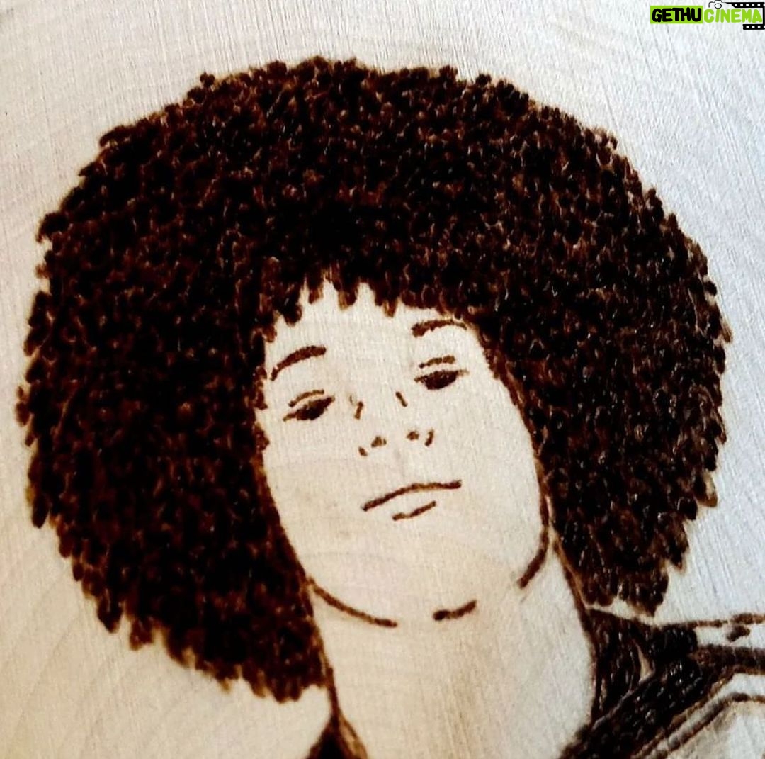 Karine Silva Instagram - Repost• @goble_ufc_cards So proud of our daughter @arials_art !! A beautiful woodburning of @karine_killer_ufc !! * Future Flyweight Champion! * We bought Arial the woodburning tools 4 years ago, when Arial was 10. Within a year, she had saved her own money and bought professional equipment. Countless hours of dedication followed and the results speak for themselves. WOW!! Several UFC fighters and one BKFC champion have Arial's woodburnings in their homes! Well done daughter.. Lacinda and I are very proud... your brother Paul is too!! - Robert Tão orgulhosa da nossa filha @arials_art !! Uma bela queimadura de @karine_killer_ufc!! * Futuro Campeão Peso Mosca! * Comprámos as ferramentas de queima de madeira para Arial há 4 anos, quando Arial tinha 10 anos. Em um ano, ela poupou o seu próprio dinheiro e comprou equipamento profissional. Inúmeras horas de dedicação seguidas e os resultados falam por si... UAU!! Vários lutadores do UFC e um campeão do BKFC têm as queimaduras de Arial em suas casas! Muito bem filha... Lacinda e eu estamos muito orgulhosos... seu irmão Paul também é!! - Roberto #woodburning #pyrography #pyrographyart #art #daughter #proudparents #ufc #warrior #fighter #mma #brazilmma #Brazil #bjj
