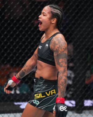 Karine Silva Instagram - Coragem e humildade são minhas armas na batalha, em busca da felicidade ou alguma coisa que o valha. Já que o rei não vai virar humilde, eu vou fazer o humilde virar rei.
(Emicida)

Bom Feriado a todos ᥫ᭡