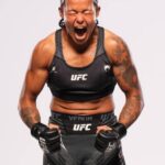 Karine Silva Instagram - Coragem e humildade são minhas armas na batalha, em busca da felicidade ou alguma coisa que o valha. Já que o rei não vai virar humilde, eu vou fazer o humilde virar rei. (Emicida) Bom Feriado a todos ᥫ᭡ UFC: ultimate fighting championship